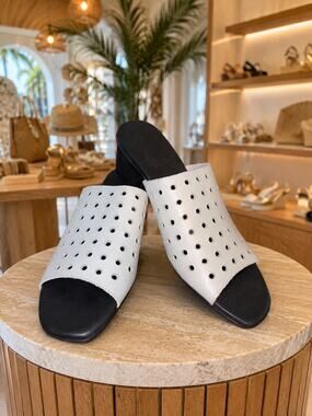Munro Pearl White Perforated Open Toe Slip On Heels 2.5” Comfort Shoe Resort